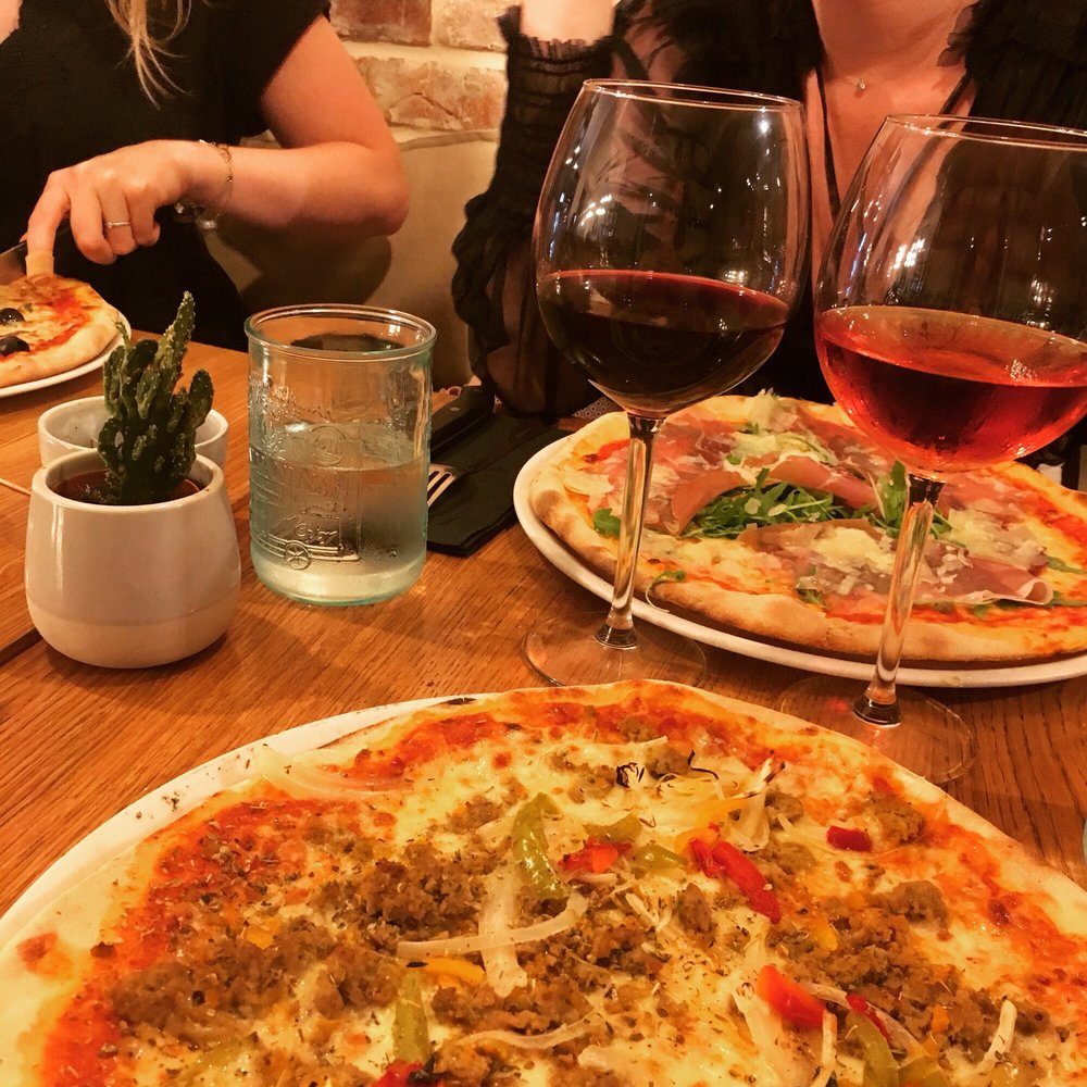 La Piazza - Pizza Barbecue & Rosé - Italian Near Me - Woluwé-Saint-Lambert, BRU