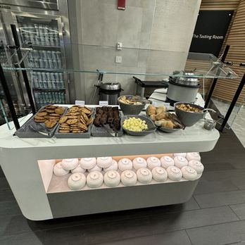 Greenwich Lounge - Airport Lounges Near Me - Queens, New York