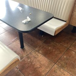 Braum's - Tables not cleaned off.