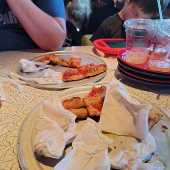 Bubba's 33 - Waiting and waiting,  no refills or service - American Near Me - Wesley Chapel, Florida