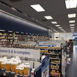 The Vitamin Shoppe - 店还是蛮大的,可以在他们网上买好,去指定门店取货