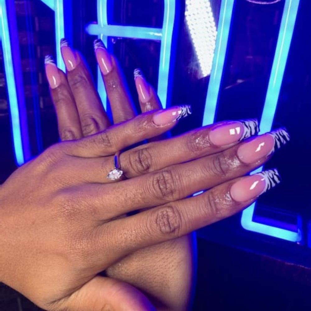 4.0 MID CITY NAIL SPA 2132 W Jefferson Blvd, Los Angeles, California