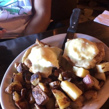 Foxy's Restaurant - Chicken Benedict - Diners Near Me - Glendale, California Foxy's Restaurant - Chicken Benedict - Diners Near Me - Glendale, California