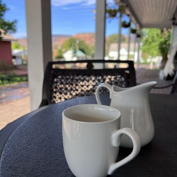 Grand Circle Bed And Breakfast - Coffee on the patio - Bed & Breakfast Near Me - Kanab, Utah Grand Circle Bed And Breakfast - Coffee on the patio - Bed & Breakfast Near Me - Kanab, Utah