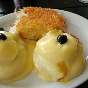 Moke's Bread & Breakfast - Eggs Benedict special - Breakfast & Brunch Near Me - Kailua, Hawaii