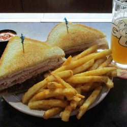 Spectators Bar & Grill - Nice Club and a Pint...