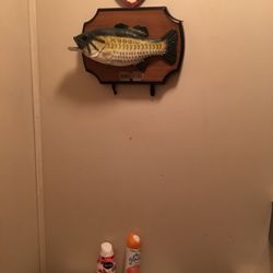Melanie's Family Restaurant - The singing Bass!