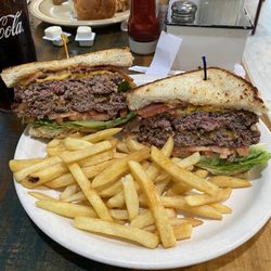 Amazing burger omg best burger and fries I have had in long time.
