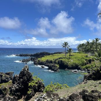 Hana and Beyond Tours - Black Sand Beach - Bus Tours Near Me Hana and Beyond Tours - Black Sand Beach - Bus Tours Near Me