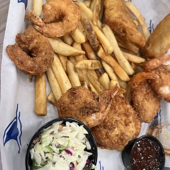 Fins Bar & Grill - Seafood Platter - American Near Me - Bolivar Peninsula, Texas