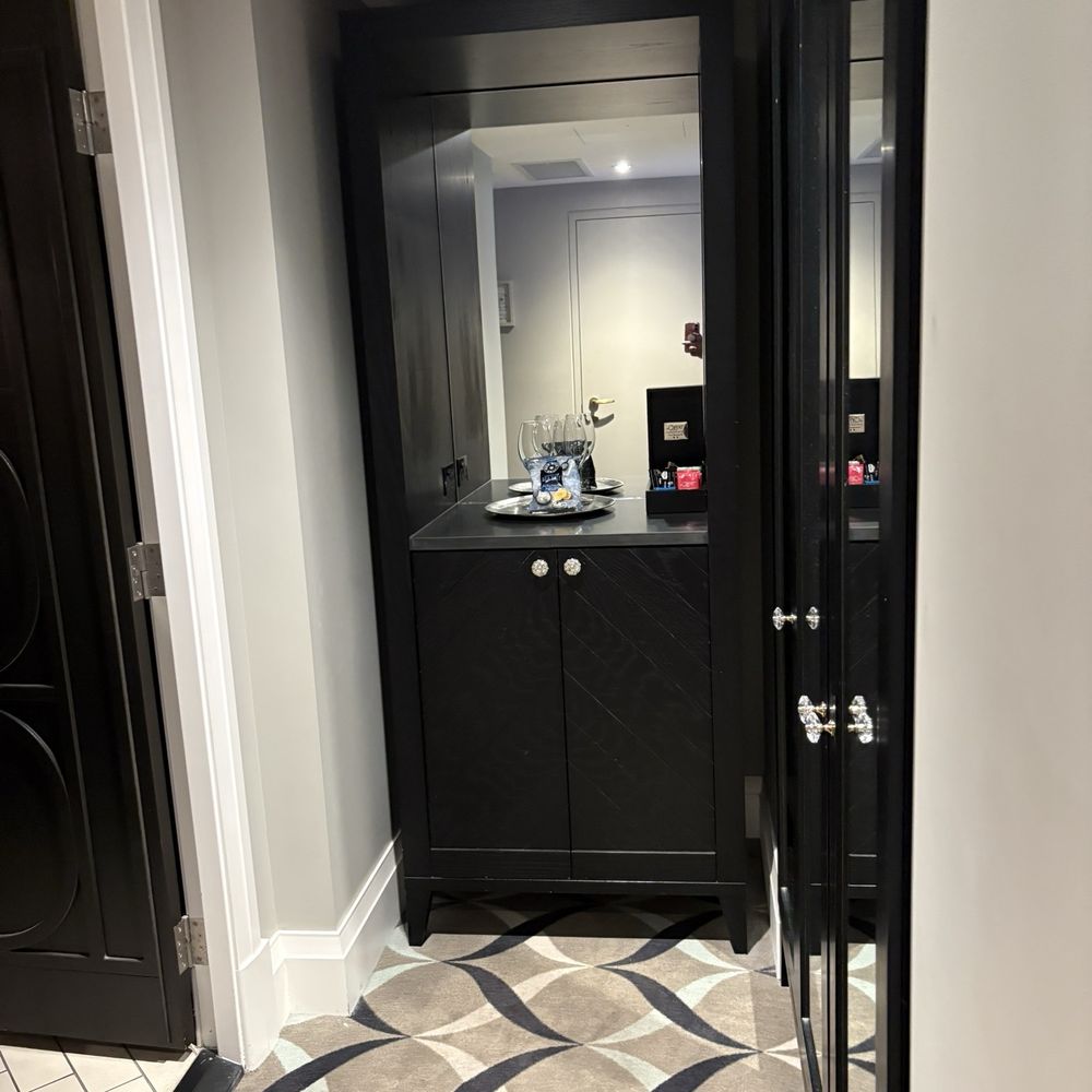 Mayfair Hotel - Pantry with complimentary chips and soda - Hotels Near Me - Adelaide, SA