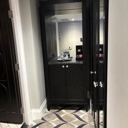 Mayfair Hotel - Pantry with complimentary chips and soda
