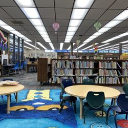 LA County Library - La Cañada Flintridge Library - Children's area