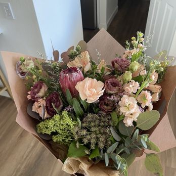 Flowerful - Asked for less traditional flowers and more neutral colors. Nailed it! - Florists Near Me - Laguna Woods, California Flowerful - Asked for less traditional flowers and more neutral colors. Nailed it! - Florists Near Me - Laguna Woods, California