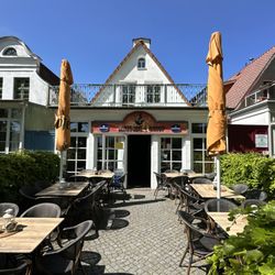 Bier und Branntweinkontor - Restaurant Exterior and Patio
