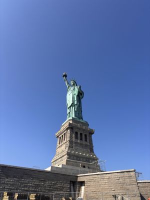Statue of Liberty by null