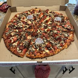 Pepperoni mushroom linguica pizza Pepperoni mushroom linguica pizza
