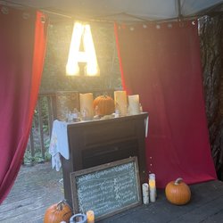 The Andiron Seaside Inn & Cabins - Happy hour
