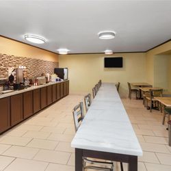 Days Inn & Suites by Wyndham Spokane Airport Airway Heights - Property amenity