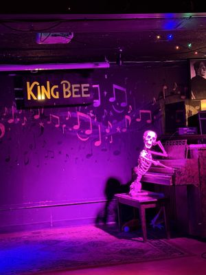 King Bee by null