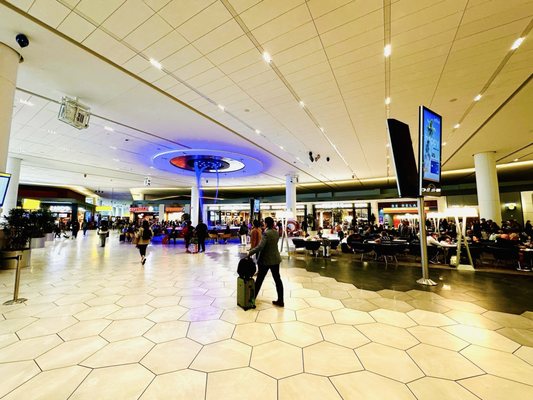 LaGuardia Airport/Terminal B by null