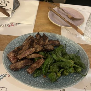 La Terreza Miró - Skirt steak with Serrano peppers - Spanish Near Me - Barcelona, B