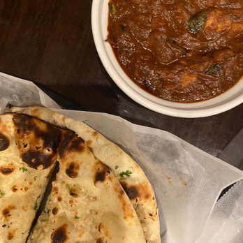 NaaN On Broughton - House Special Chicken Curry and Garlic Naan - Indian Near Me - Savannah, Georgia
