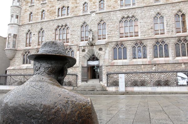 Casa Botines by null