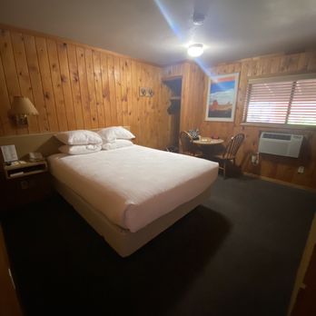 Red Stone Inn - Room for one - Hotels Near Me - Moab, Utah