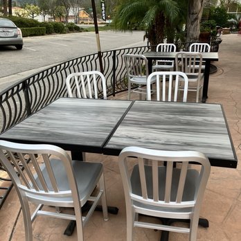 Zankou Chicken - Outdoor seating - Mediterranean Near Me - Thousand Oaks, California