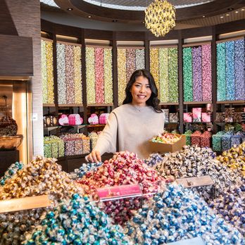 LINDT CHOCOLATE SHOP - Updated December 2025 - 19 Photos - 241