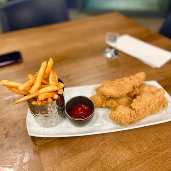 Ballast Point Brewing San Francisco - Chicken tenders and fries - Breweries Near Me - San Francisco, California