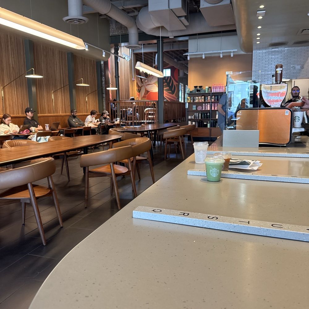 Starbucks - Coffee & Tea Near Me - Evanston, Illinois Starbucks - Coffee & Tea Near Me - Evanston, Illinois