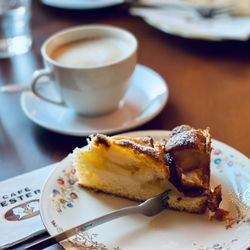 Café Schwesterherz - Cappuccino and Apple Cake