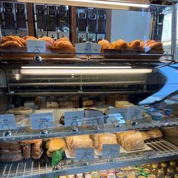Les Brûleries - a display of bread and pastries - Coffee & Tea Near Me - Quebec City, Quebec Les Brûleries - a display of bread and pastries - Coffee & Tea Near Me - Quebec City, Quebec
