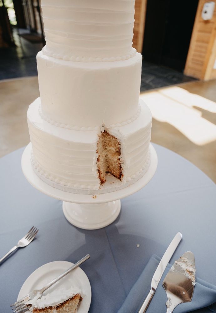 Alice's Piece of Cake Logo