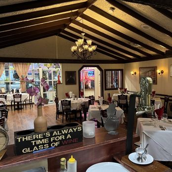 Trattoria Il Cafone - the interior of a restaurant - Italian Near Me - Lyndhurst, New Jersey Trattoria Il Cafone - the interior of a restaurant - Italian Near Me - Lyndhurst, New Jersey