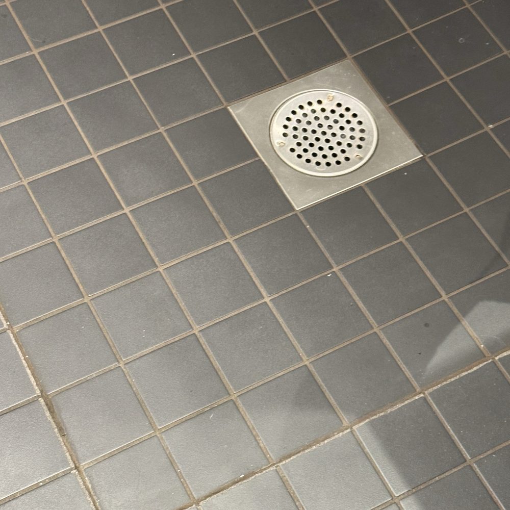 Scandic Hotel Grensen - Drains at 1/10 the rate the shower fills. - Hotels Near Me - Oslo, 03