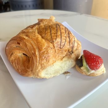Parisien Bakery - Chocolate croissant and mini fruit tarte - Bakeries Near Me - Clovis, California