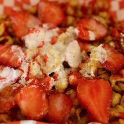 Senor churro - Funnel Cake with Strawberry and White Chocolate