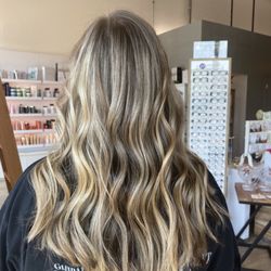 Andreas Hogue Salon - Balayage