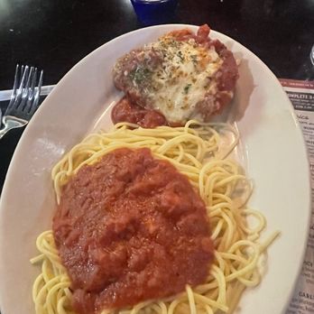 The Old Spaghetti Factory - Chicken Parmigiana with spaghetti - Italian Near Me - Redlands, California The Old Spaghetti Factory - Chicken Parmigiana with spaghetti - Italian Near Me - Redlands, California