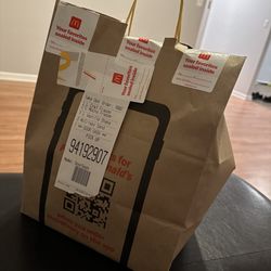 McDonald's - The bag written in correct orders. But inside tottaly wrong !!!