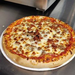 Dale Hollow Bar & Grill - Our delicious pizzas