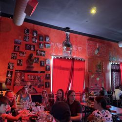 Todo Un Poco - Dinning Room