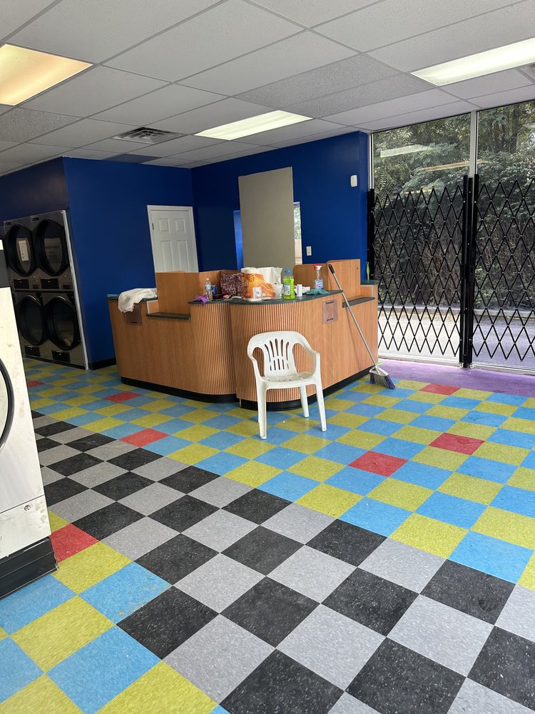 LOCAL LAUNDRY Updated April 2024 2009 Pin Oak Dr, Nicholasville