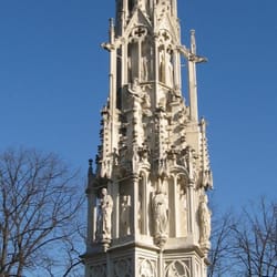 Spinnerin am Kreuz