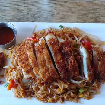 Thai Noodle Bar - Pad thai with crispy chicken - Thai Near Me - Quincy, Massachusetts Thai Noodle Bar - Pad thai with crispy chicken - Thai Near Me - Quincy, Massachusetts