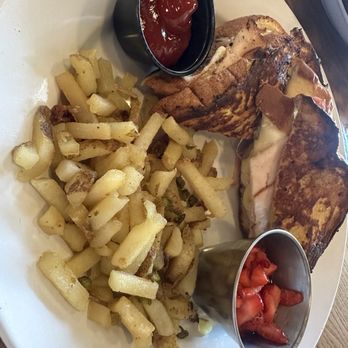 Max on Main - Monte Cristo with strawberry jam and fried potatoes - Pizza Near Me - White Sulphur Springs, West Virginia Max on Main - Monte Cristo with strawberry jam and fried potatoes - Pizza Near Me - White Sulphur Springs, West Virginia
