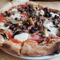 Pizzeria Margherita - Thin crust pizza with mozzarella,  ham, mushrooms, artichoke hearts, and Greek olives.